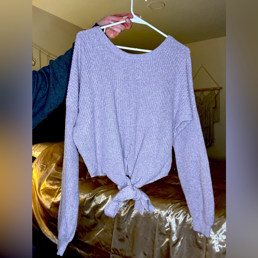 Lilac sweater tie in front